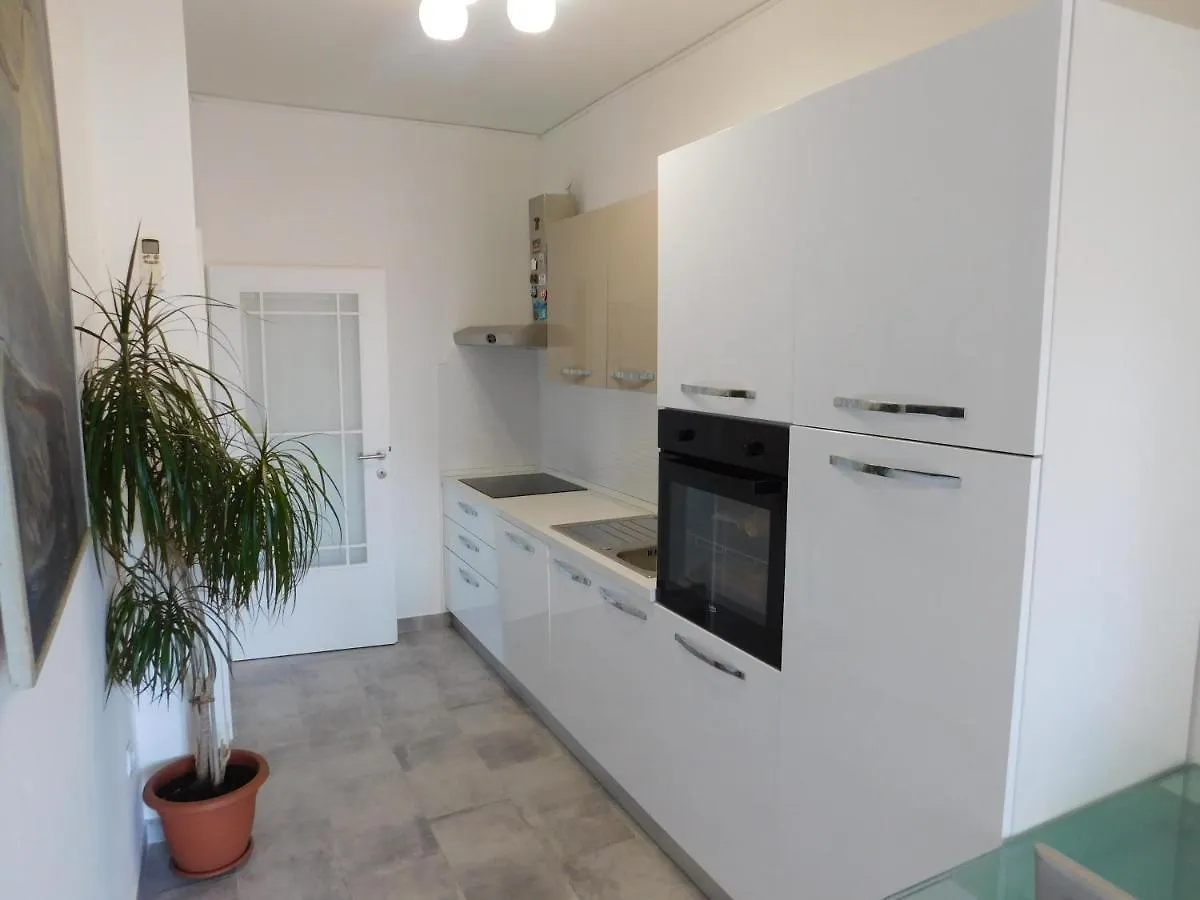 Great View Comfortable Apartment Whit Free Parking 0*, Split